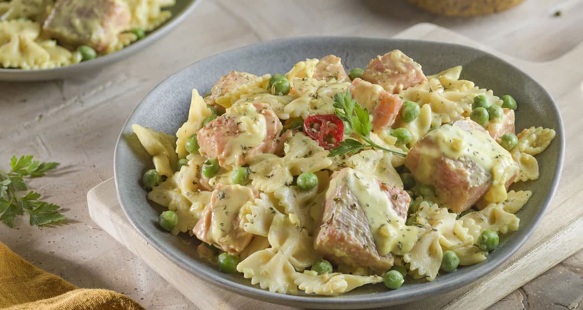 Pasta con salmón a la mostaza